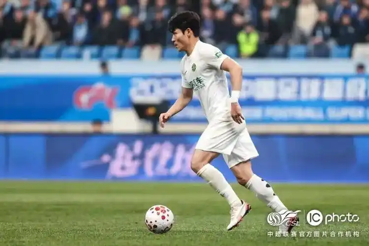 欧冠对决：马赛 VS 利物浦